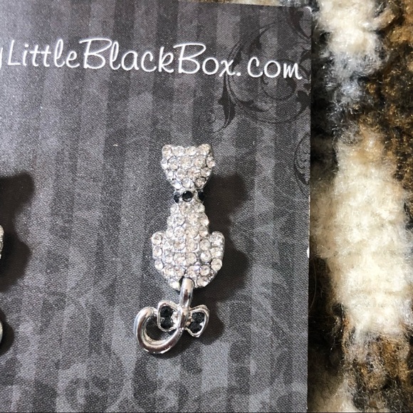 Rhinestone Cat Earrings With Dangle Tail. - Picture 4 of 6